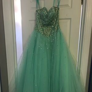 Beautiful Mint Colored Prom/Quinceanera Dress